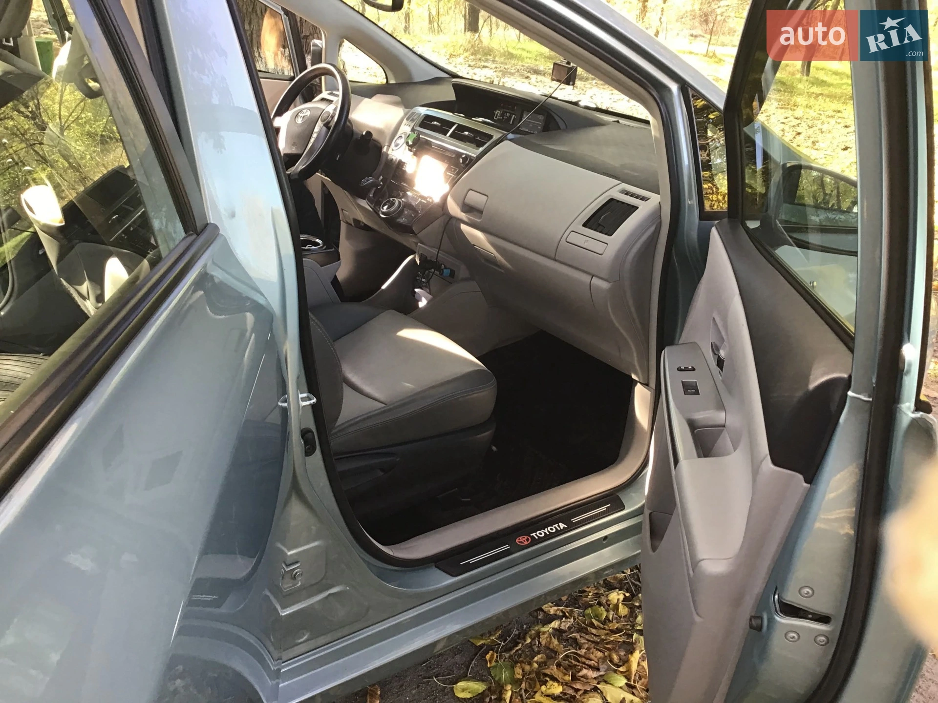 2015 Toyota Prius v (+) - мініатюра 4