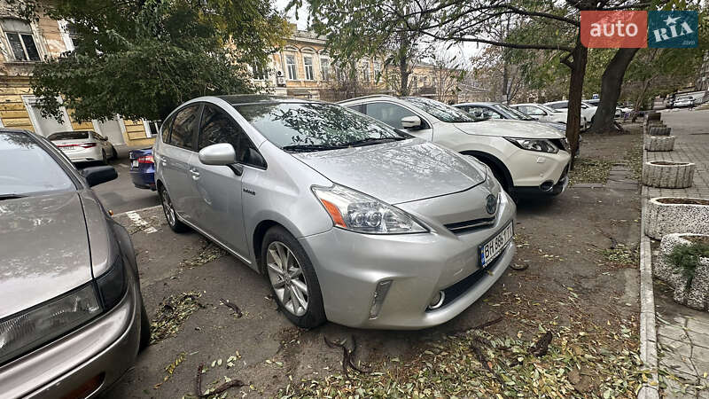 Универсал Toyota Prius v 2011 в Одессе