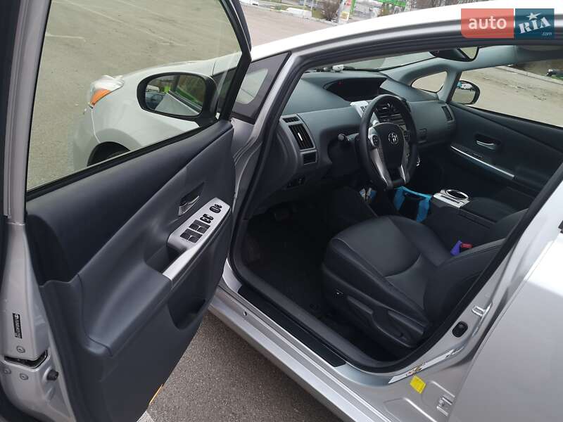 Универсал Toyota Prius v 2012 в Умани