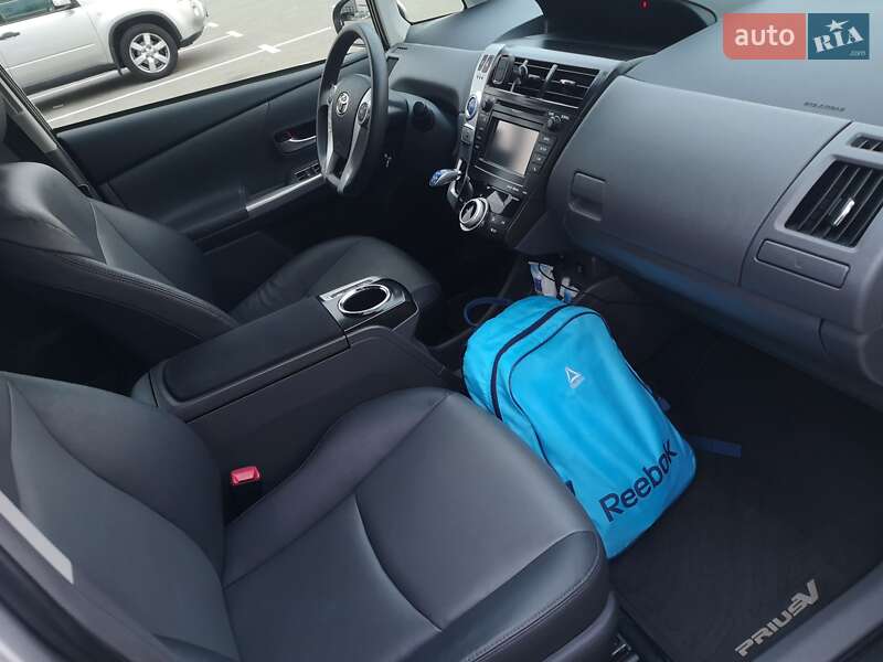 Универсал Toyota Prius v 2012 в Умани