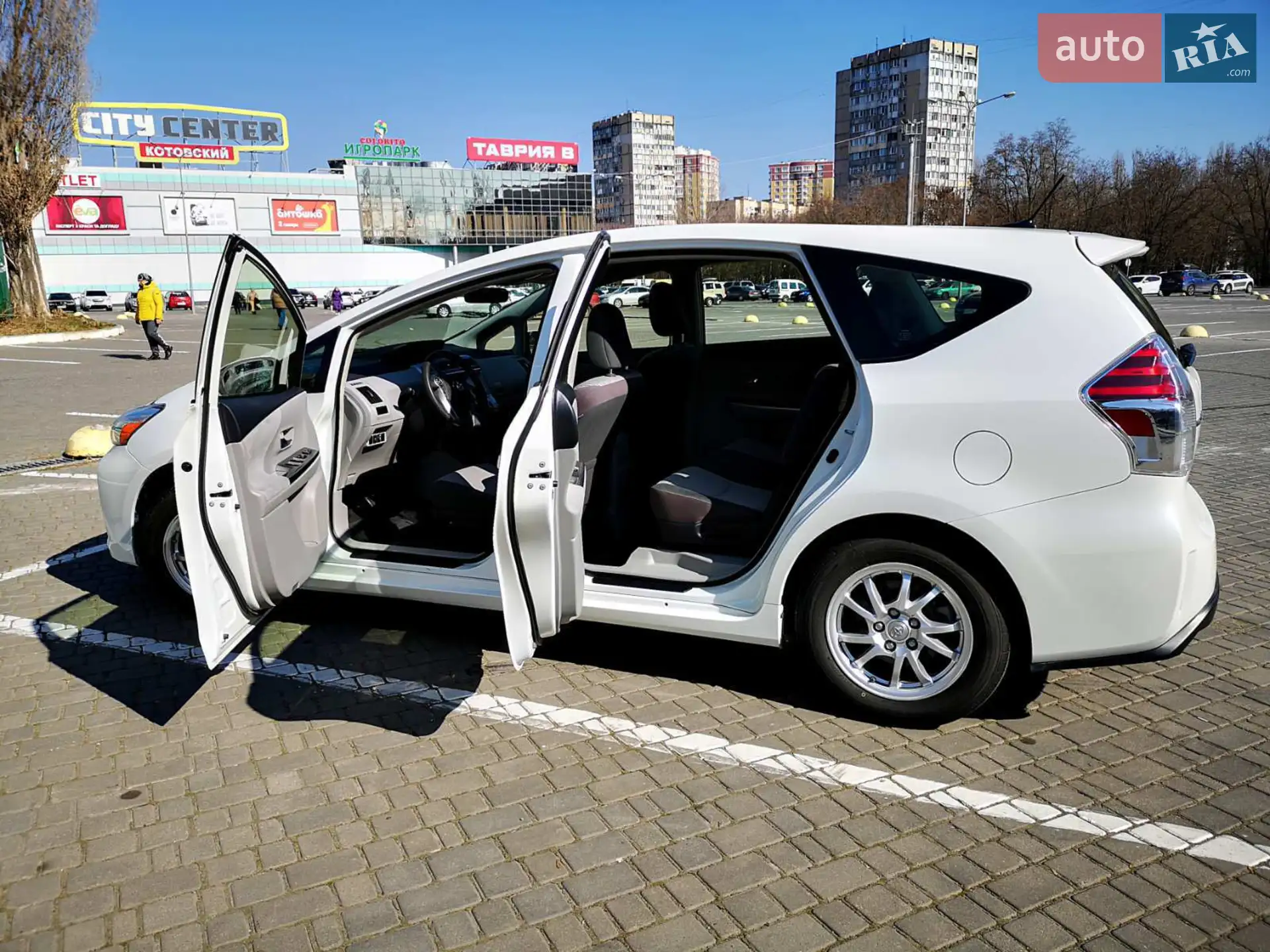 2014 Toyota Prius v (+) - мініатюра 11
