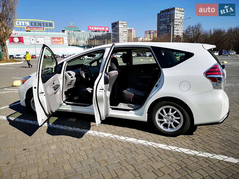 Универсал Toyota Prius v 2014 в Одессе