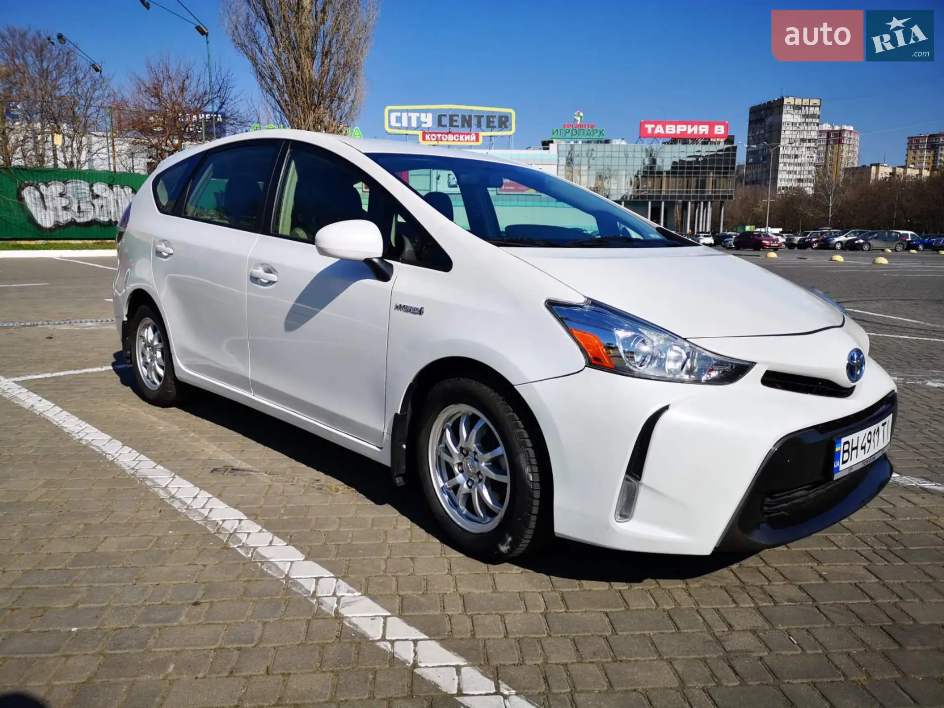 2014 Toyota Prius v (+) - мініатюра 8