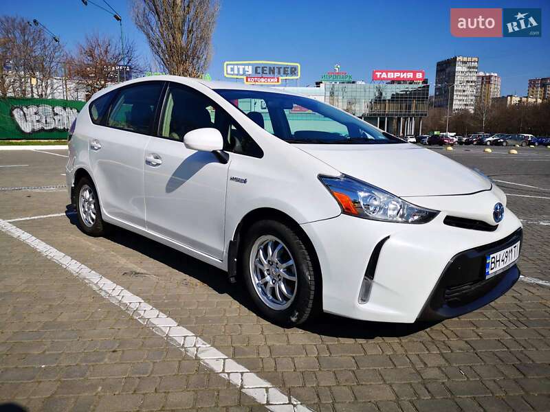 Универсал Toyota Prius v 2014 в Одессе