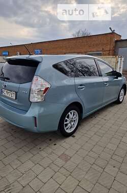  Toyota Prius v 2014 в Владимир-Волынском