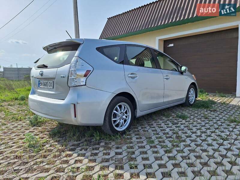 Універсал Toyota Prius v 2014 в Одесі