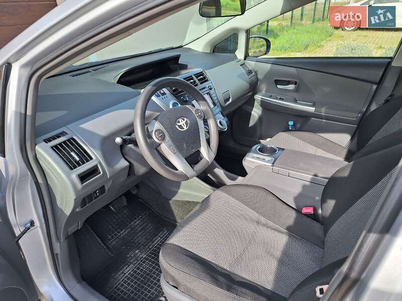 Універсал Toyota Prius v 2014 в Одесі