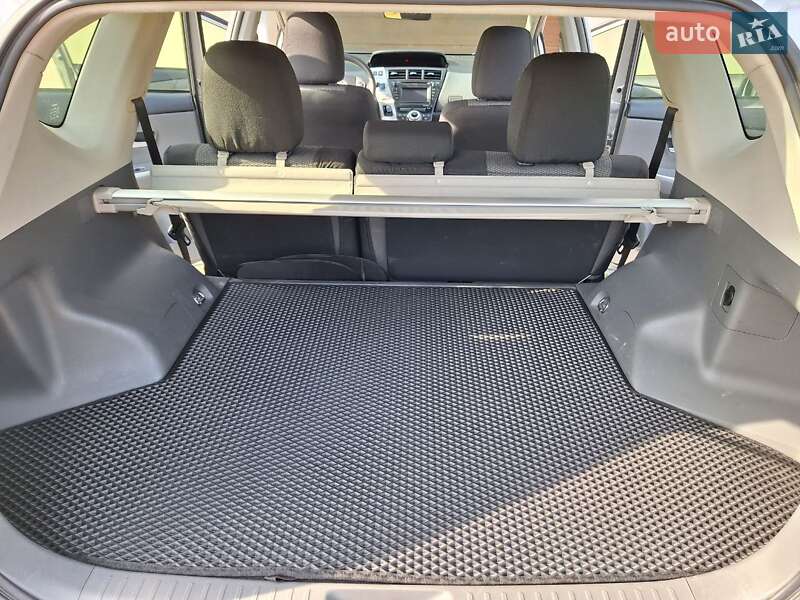 Універсал Toyota Prius v 2014 в Одесі