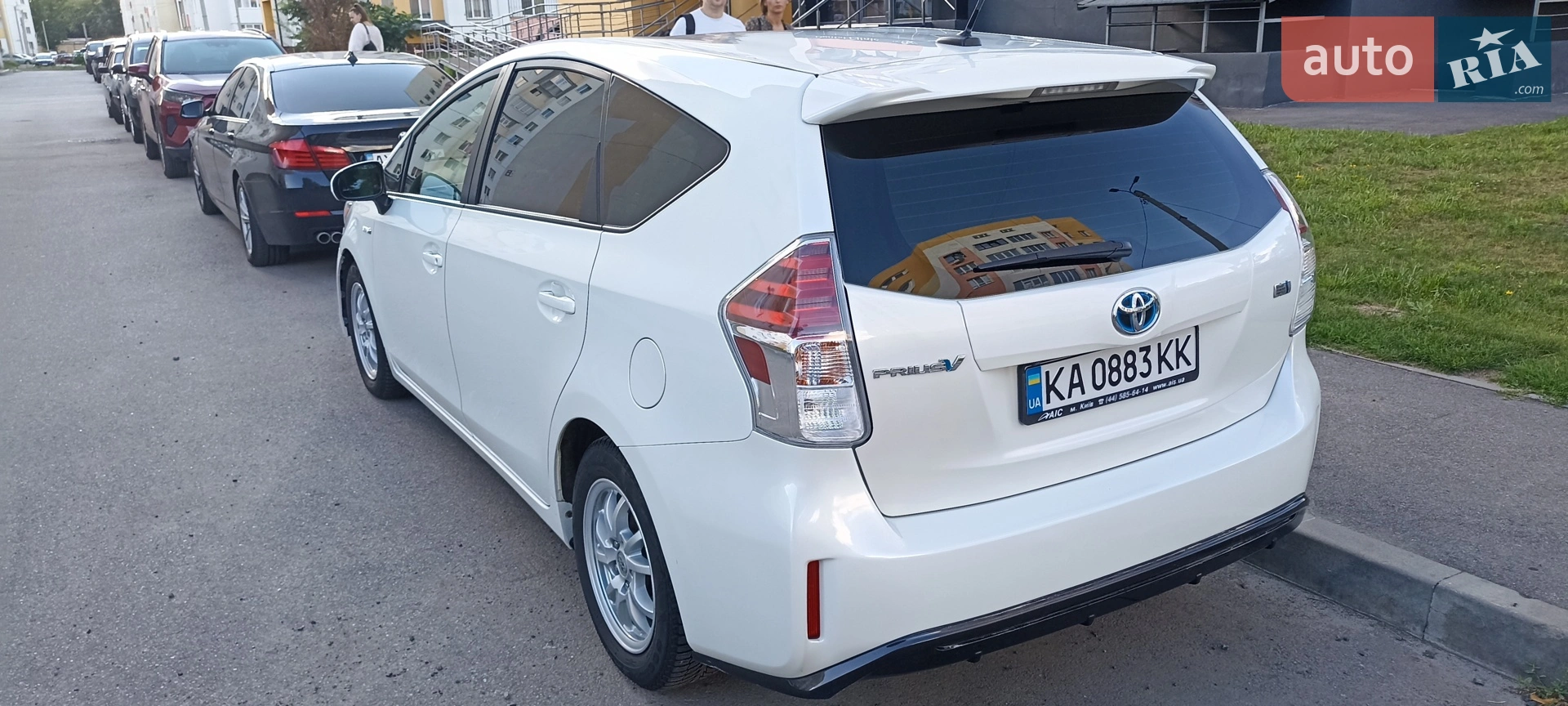 2015 Toyota Prius v (+) - мініатюра 3