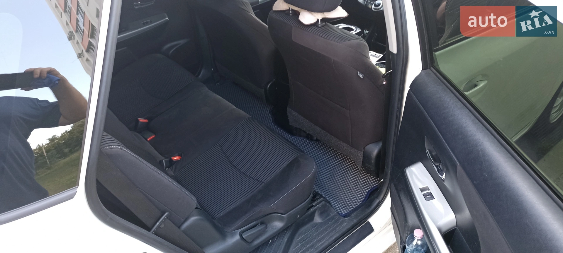 2015 Toyota Prius v (+) - мініатюра 13