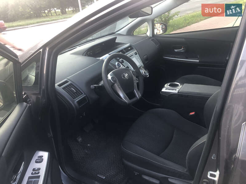 Универсал Toyota Prius v 2016 в Львове