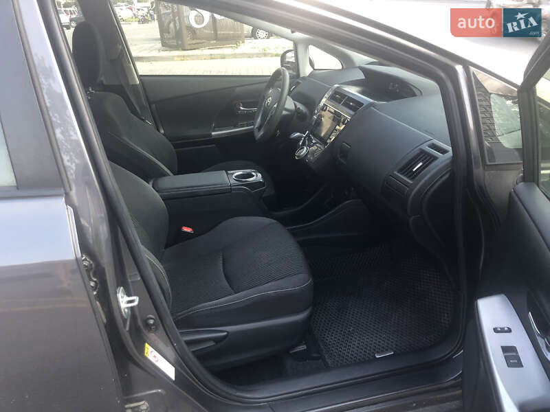 Универсал Toyota Prius v 2016 в Львове