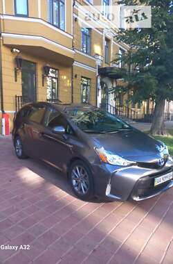 Универсал Toyota Prius v 2015 в Киеве