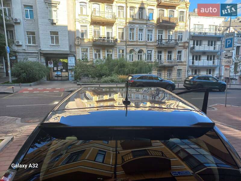 Универсал Toyota Prius v 2015 в Киеве