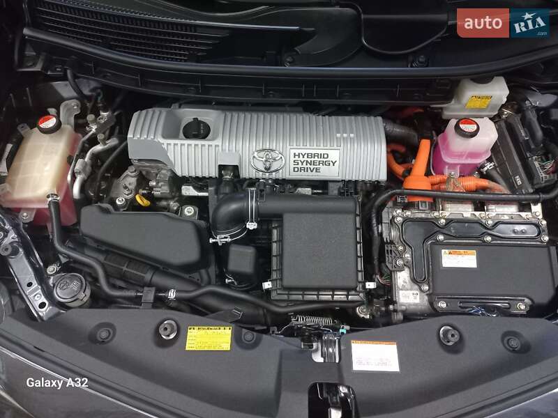 Универсал Toyota Prius v 2015 в Киеве