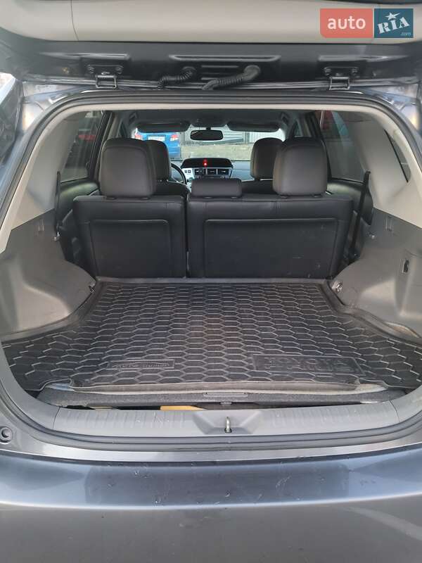 Универсал Toyota Prius v 2013 в Киеве
