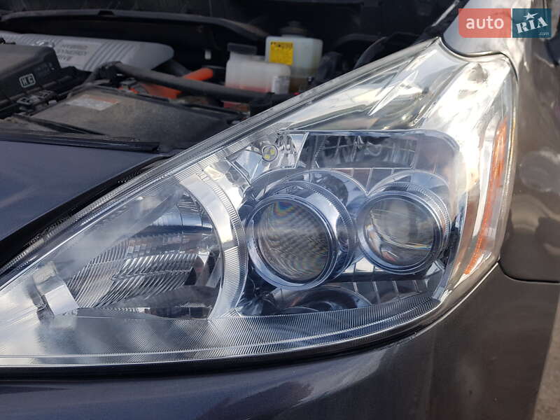 Универсал Toyota Prius v 2013 в Киеве