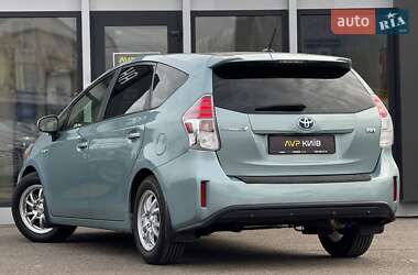 Универсал Toyota Prius v 2016 в 