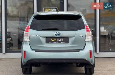 Универсал Toyota Prius v 2016 в 