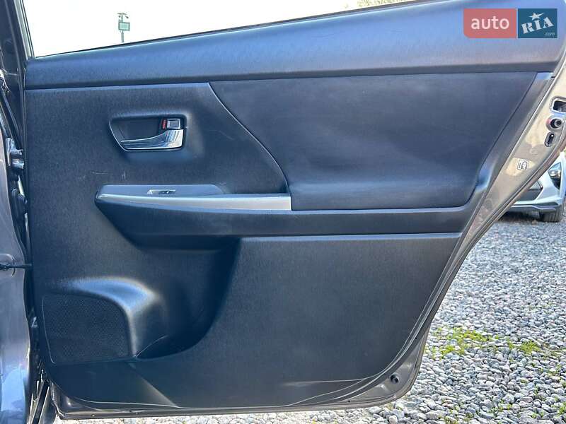 Універсал Toyota Prius v 2015 в Одесі