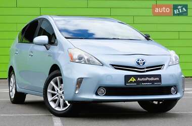Универсал Toyota Prius v 2013 в 