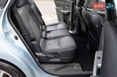 Универсал Toyota Prius v 2013 в 