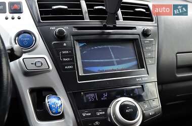 Универсал Toyota Prius v 2013 в 