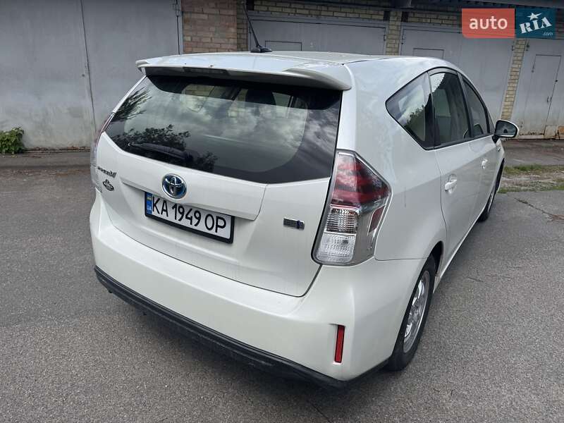 Універсал Toyota Prius v 2015 в Києві