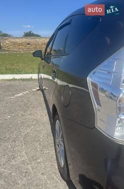 Універсал Toyota Prius v 2014 в 