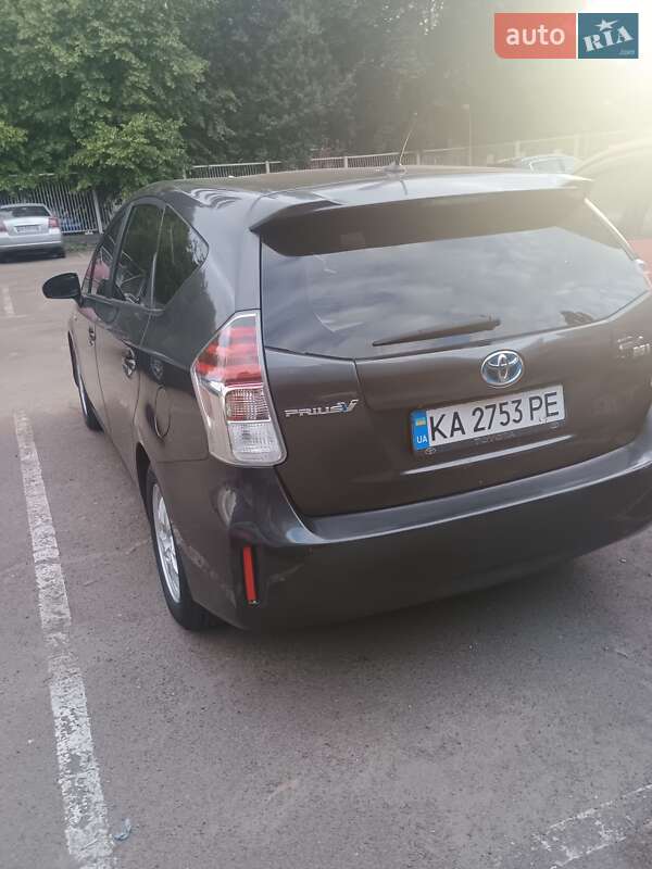 Універсал Toyota Prius v 2015 в Києві