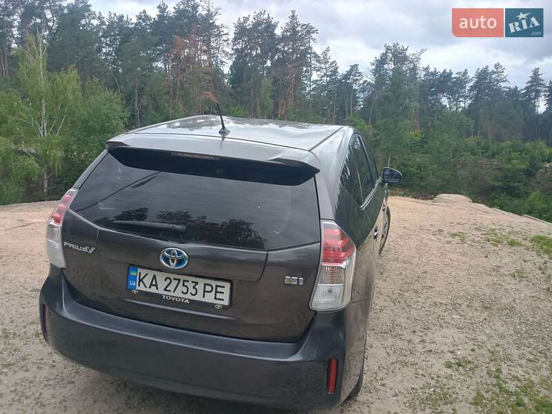 Універсал Toyota Prius v 2015 в Києві