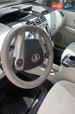 Універсал Toyota Prius v 2012 в Києві