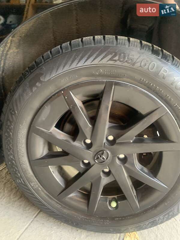 Универсал Toyota Prius v 2012 в Киеве