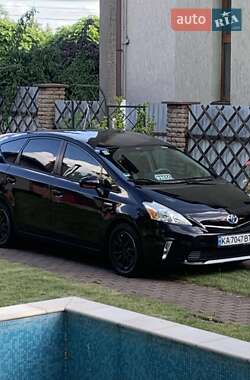 Универсал Toyota Prius v 2012 в Киеве