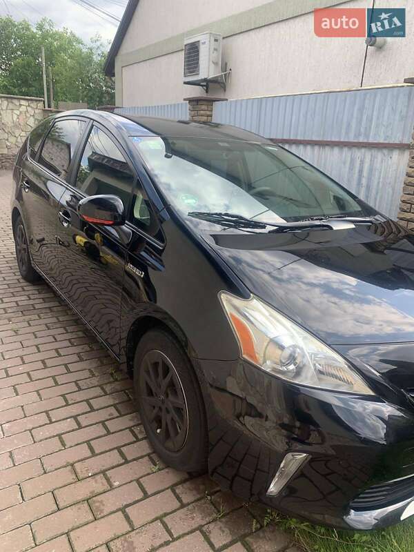 Универсал Toyota Prius v 2012 в Киеве