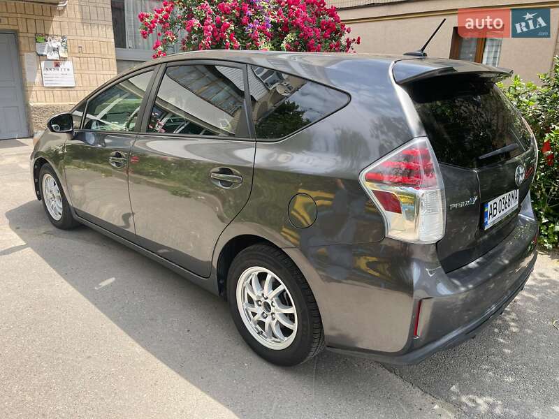 Универсал Toyota Prius v 2015 в Киеве