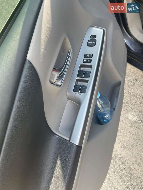 Универсал Toyota Prius v 2015 в Киеве
