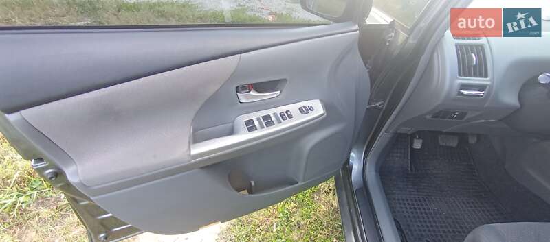 Универсал Toyota Prius v 2013 в Мироновке