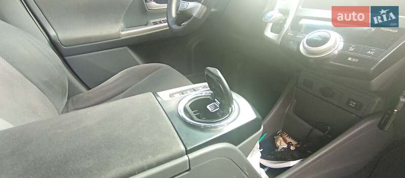 Универсал Toyota Prius v 2013 в Мироновке