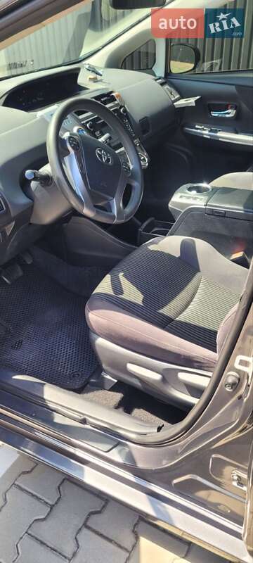 Универсал Toyota Prius v 2016 в Киеве