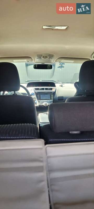 Универсал Toyota Prius v 2016 в Киеве