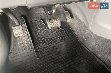 Універсал Toyota Prius v 2013 в Києві