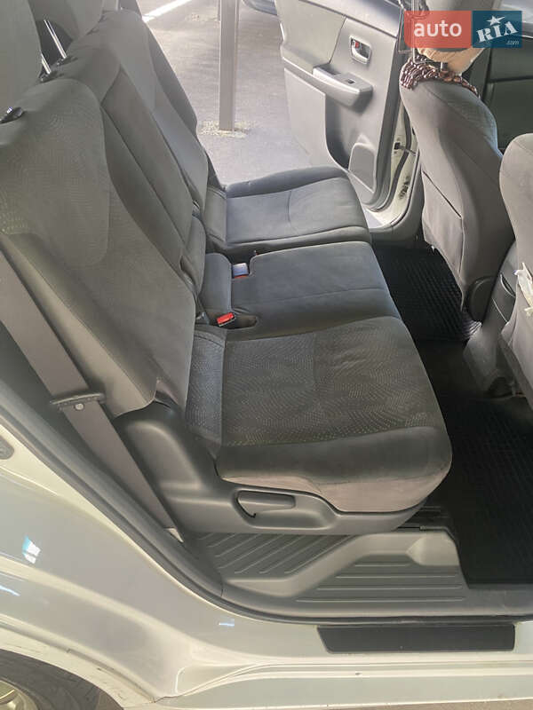 Универсал Toyota Prius v 2013 в Киеве