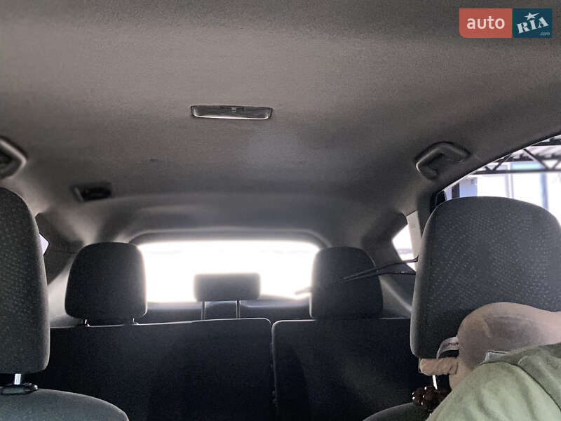 Универсал Toyota Prius v 2013 в Киеве