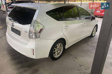 Универсал Toyota Prius v 2013 в Киеве