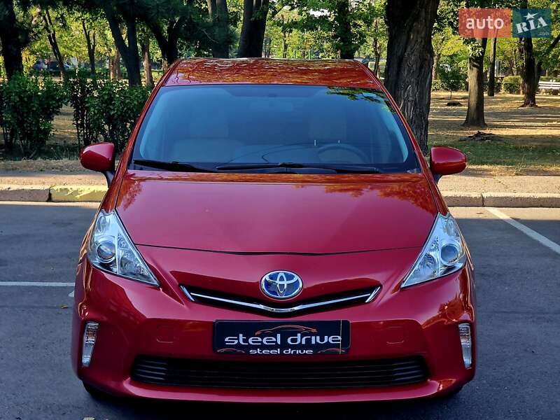 Универсал Toyota Prius v 2012 в Николаеве