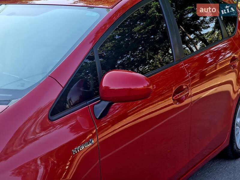 Универсал Toyota Prius v 2012 в Николаеве