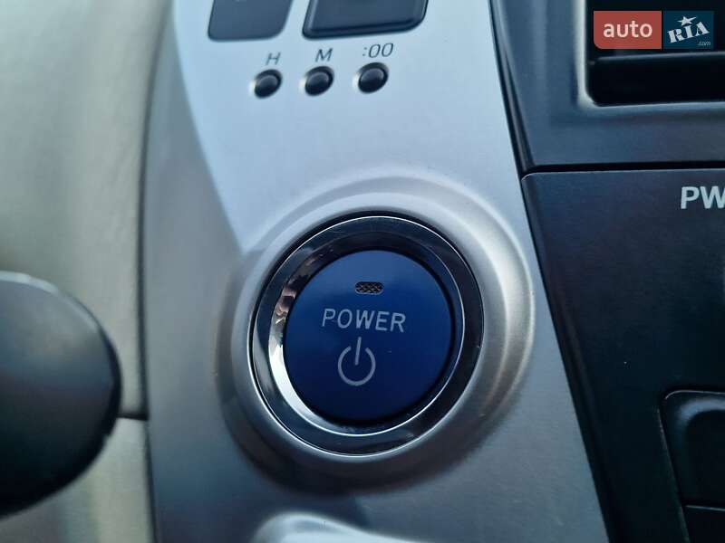 Универсал Toyota Prius v 2012 в Николаеве