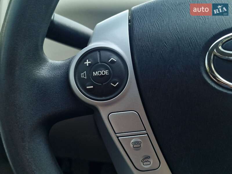 Универсал Toyota Prius v 2012 в Николаеве