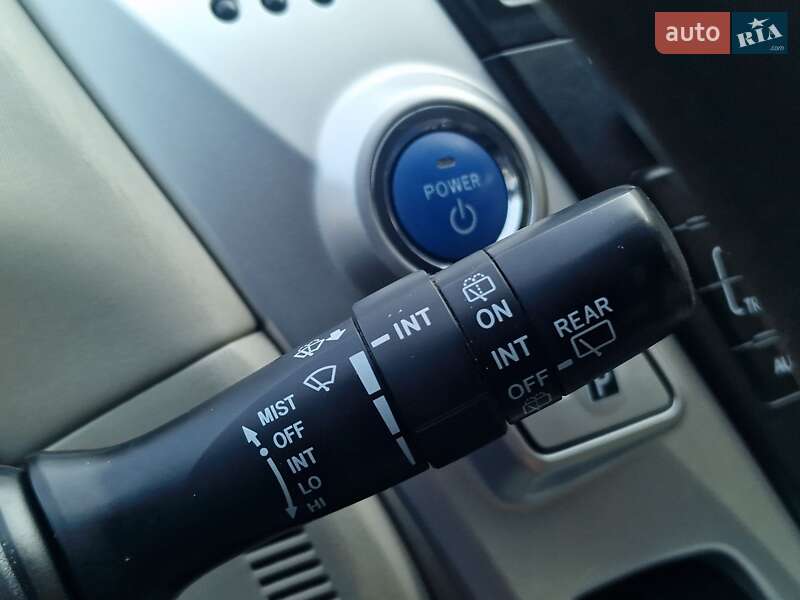 Универсал Toyota Prius v 2012 в Николаеве